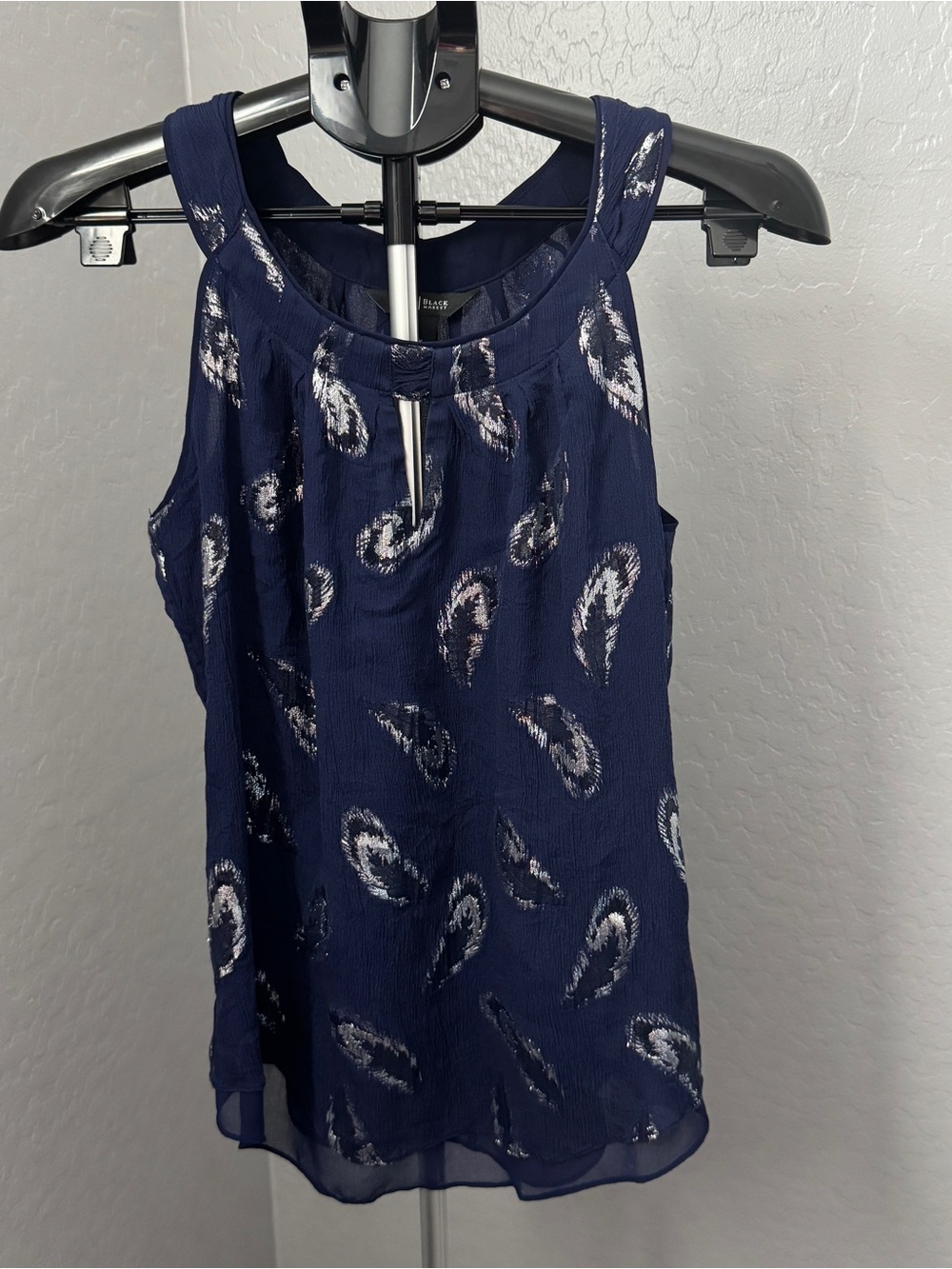 White House Black Market Navy Blue Feather-Print Sleeveless Blouse Size Med